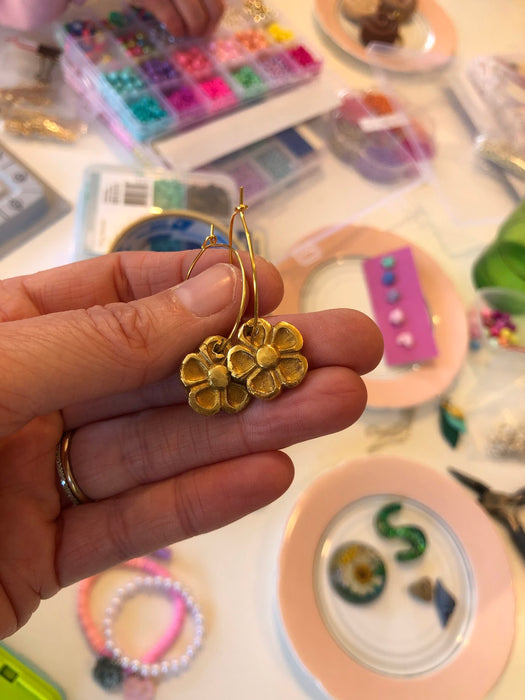 Jewellery Workshop. Ages 8-13yrs. Monday after school ->5pm . April-May’25